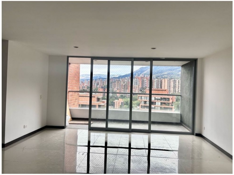 Apartamento en venta en Loma De Las Brujas, Envigado · foto 3 de 15