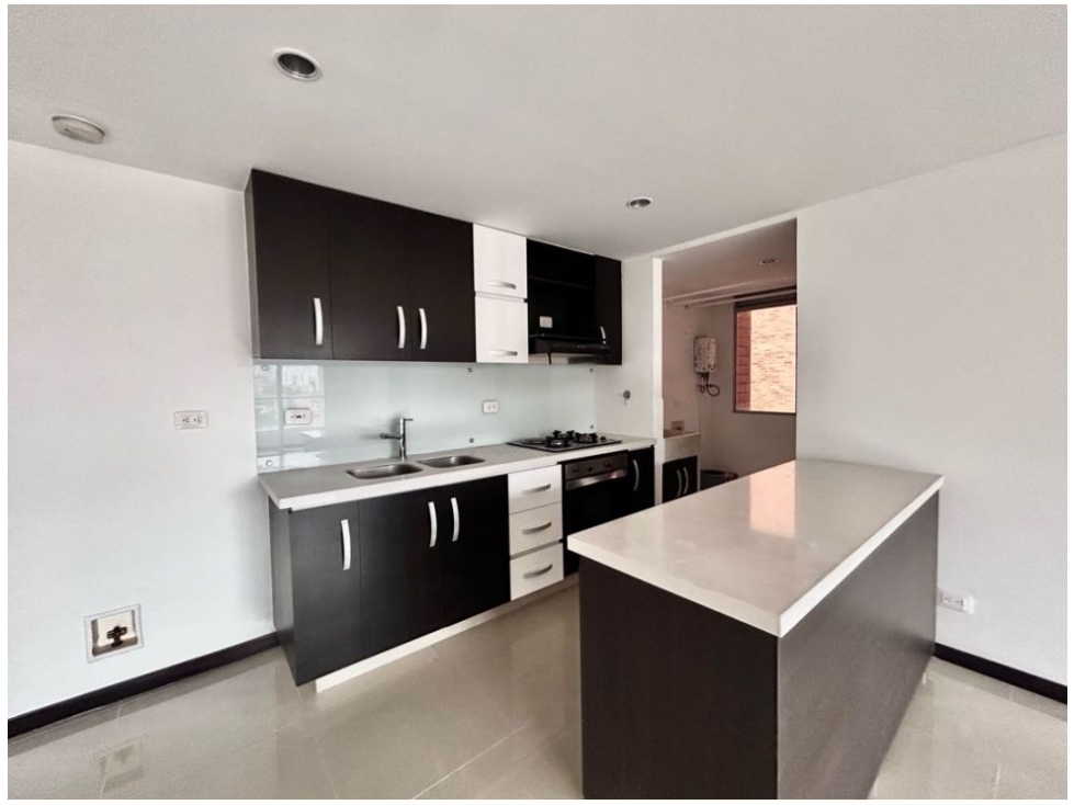 Apartamento en venta en Loma De Las Brujas, Envigado · foto 8 de 15