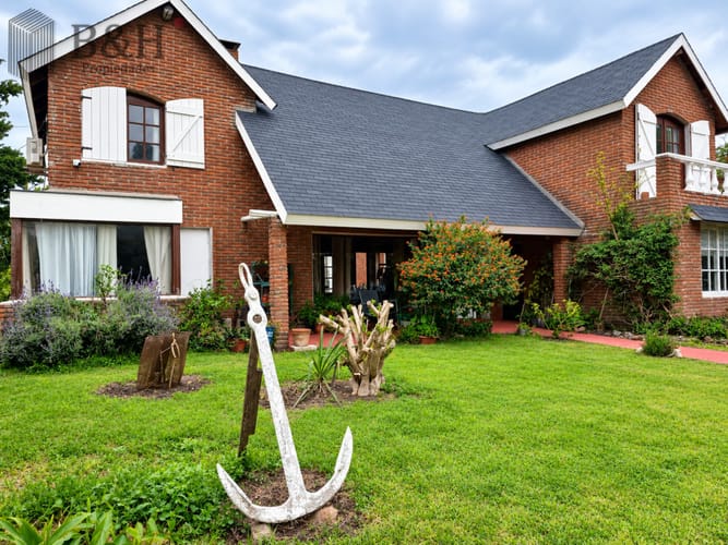 Se vende Chalet en Pinares a pasos del Mar