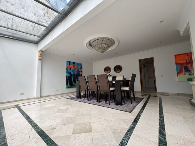 Casa de 3 alcobas en venta en Santa Barbara Alta, Bogotá, 394 m² · foto 3 de 24