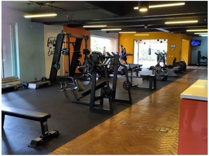 Apartaestudio en venta en Loma De Los Bernal, Medellín, 98 m² · foto 16 de 18