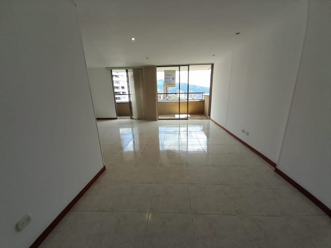 Apartamento de 2 alcobas en arriendo en Los Naranjos, Medellín, 76 m² · foto 2 de 17