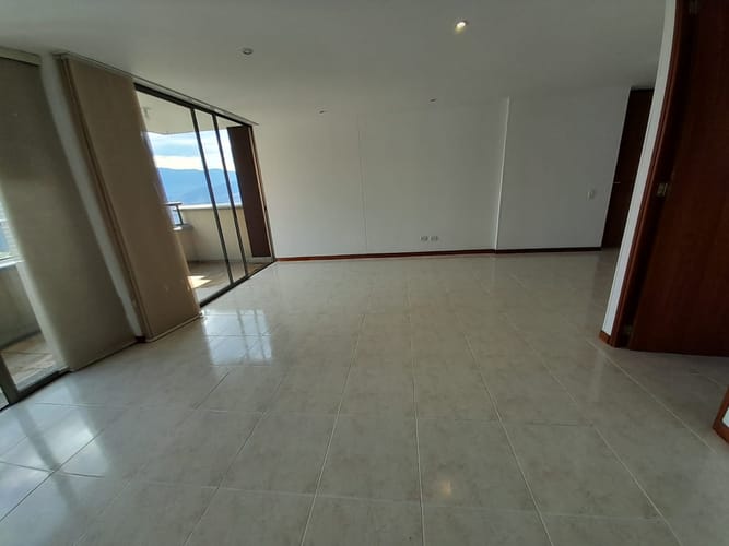 Apartamento de 2 alcobas en arriendo en Los Naranjos, Medellín, 76 m² · foto 3 de 17