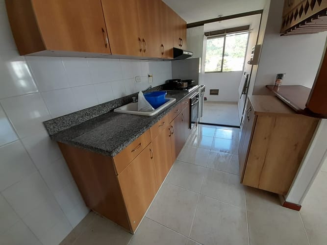 Apartamento de 2 alcobas en arriendo en Los Naranjos, Medellín, 76 m² · foto 4 de 17