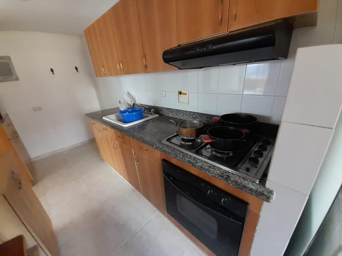 Apartamento de 2 alcobas en arriendo en Los Naranjos, Medellín, 76 m² · foto 5 de 17
