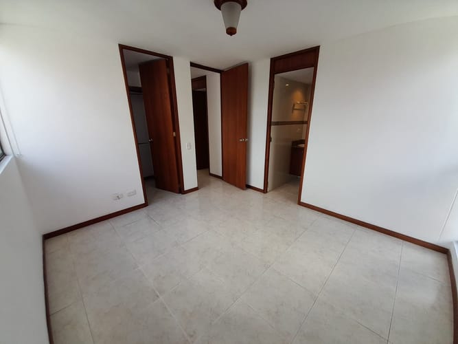 Apartamento de 2 alcobas en arriendo en Los Naranjos, Medellín, 76 m² · foto 8 de 17