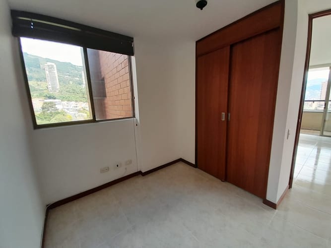 Apartamento de 2 alcobas en arriendo en Los Naranjos, Medellín, 76 m² · foto 11 de 17