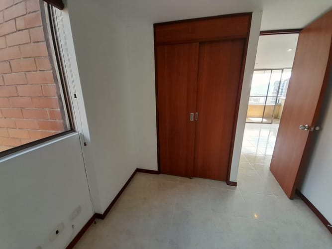 Apartamento de 2 alcobas en arriendo en Los Naranjos, Medellín, 76 m² · foto 12 de 17