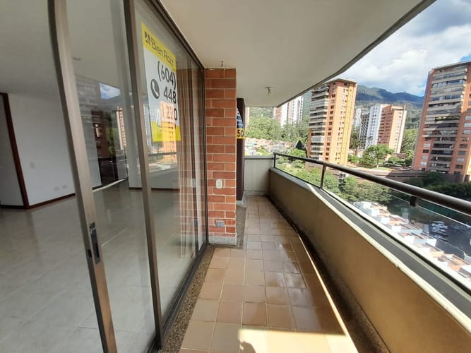 Apartamento de 2 alcobas en arriendo en Los Naranjos, Medellín, 76 m² · foto 13 de 17