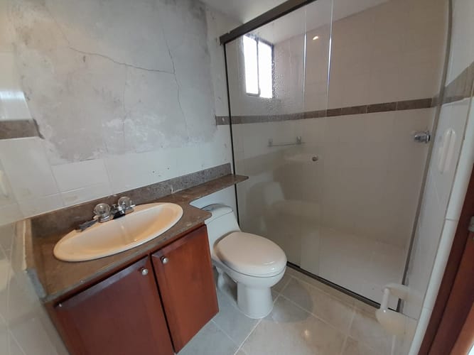 Apartamento de 2 alcobas en arriendo en Los Naranjos, Medellín, 76 m² · foto 14 de 17