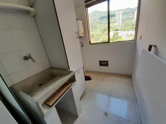 Apartamento de 2 alcobas en arriendo en Los Naranjos, Medellín, 76 m² · foto 15 de 17