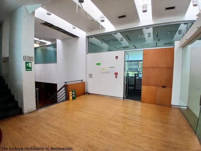 Local en arriendo en Castropol, Medellín, 597 m² · foto 2 de 10