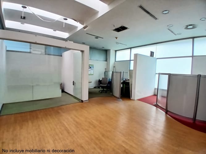 Local en arriendo en Castropol, Medellín, 597 m² · foto 3 de 10