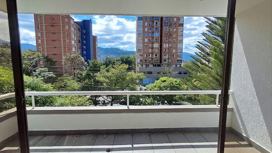 Apartamento de 3 alcobas en arriendo en La Aguacatala, Medellín, 170 m² · foto 2 de 17
