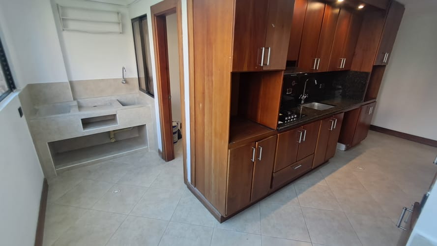 Apartamento de 3 alcobas en arriendo en La Aguacatala, Medellín, 170 m² · foto 3 de 17