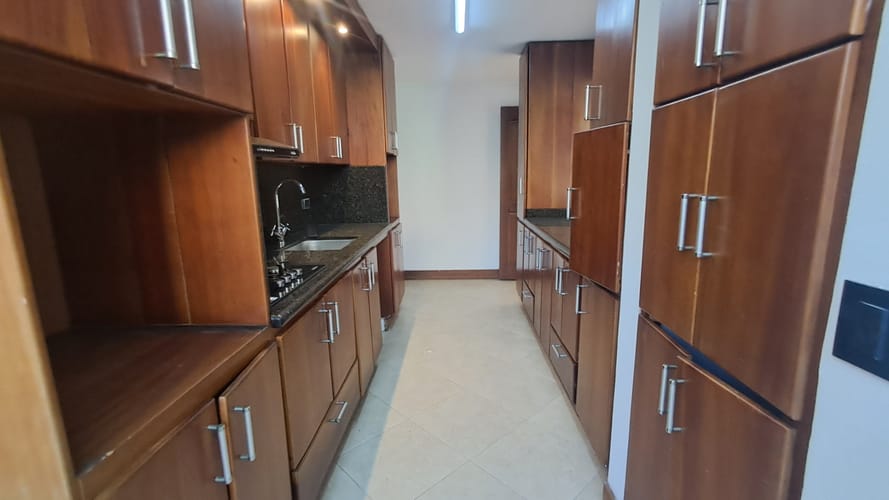 Apartamento de 3 alcobas en arriendo en La Aguacatala, Medellín, 170 m² · foto 4 de 17
