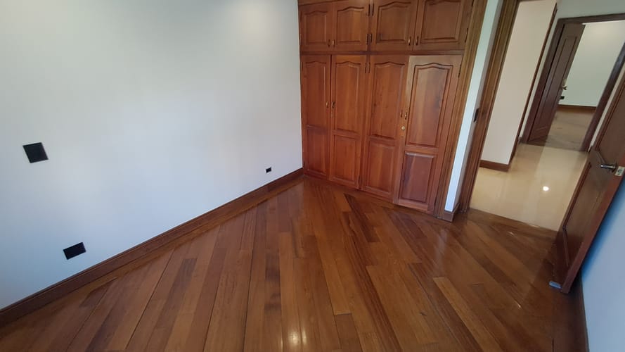 Apartamento de 3 alcobas en arriendo en La Aguacatala, Medellín, 170 m² · foto 13 de 17