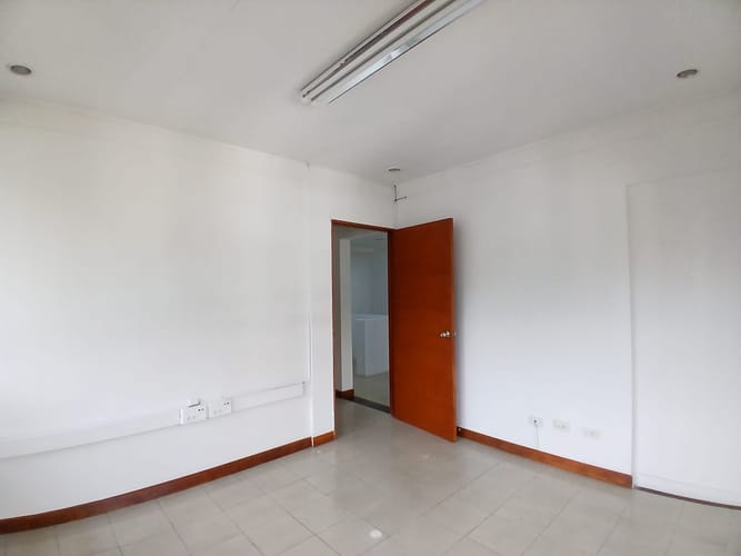 Oficina en arriendo en Santa María De Los Ángeles, Medellín, 217 m² · foto 8 de 10