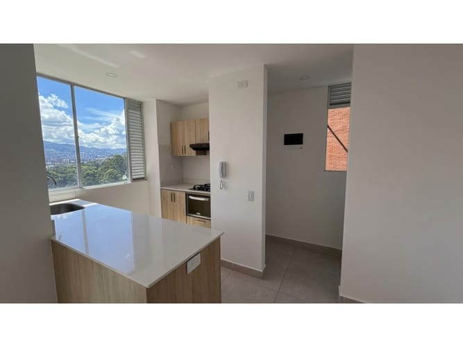 Apartamento de 2 alcobas en venta en Centro, Rionegro, 76 m² · foto 3 de 10