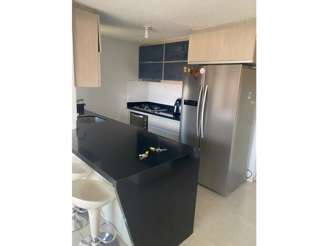 Apartamento de 2 alcobas en venta en Loma De Los Bernal, Medellín, 80 m² · foto 2 de 11