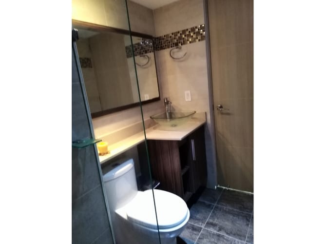 Apartamento de 2 alcobas en venta en Loma De Los Bernal, Medellín, 80 m² · foto 5 de 11