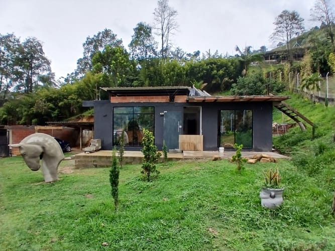 Casa de 2 alcobas en venta en El Jardin, Medellín, 130 m² · foto 2 de 24