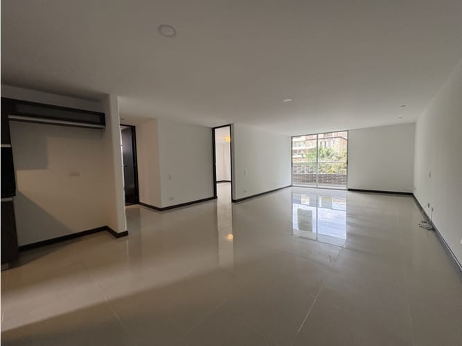Apartamento de 2 alcobas en arriendo en Bosques De Zuñiga, Medellín, 102 m² · foto 2 de 10