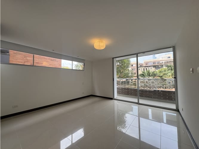 Apartamento de 2 alcobas en arriendo en Bosques De Zuñiga, Medellín, 102 m² · foto 3 de 10