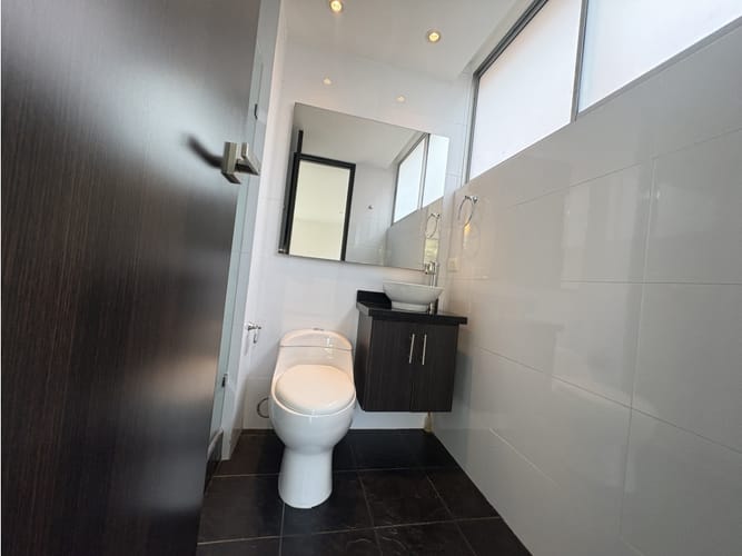 Apartamento de 2 alcobas en arriendo en Bosques De Zuñiga, Medellín, 102 m² · foto 5 de 10
