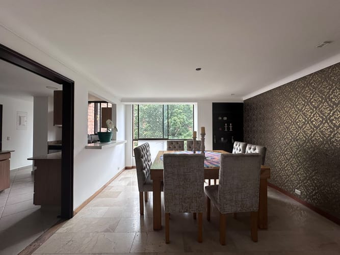 Apartamento de 3 alcobas en arriendo en El Poblado, Medellín, 227 m² · foto 4 de 17