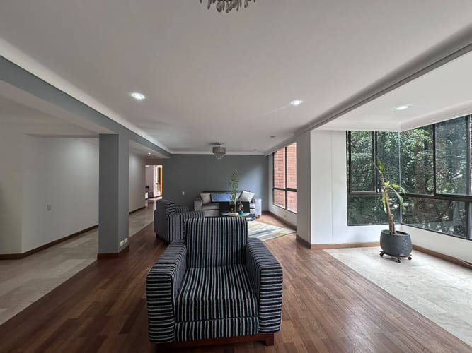 Apartamento de 3 alcobas en arriendo en El Poblado, Medellín, 227 m² · foto 2 de 17