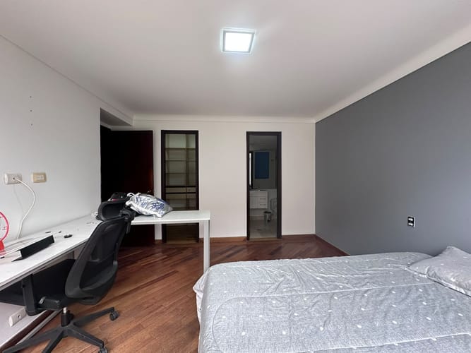Apartamento de 3 alcobas en arriendo en El Poblado, Medellín, 227 m² · foto 9 de 17