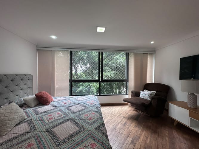 Apartamento de 3 alcobas en arriendo en El Poblado, Medellín, 227 m² · foto 13 de 17