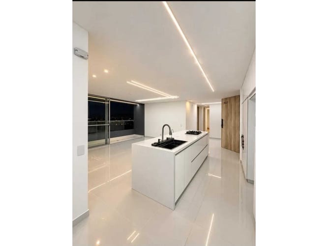Apartamento de 3 alcobas en venta en Ciudad Del Río, Bogotá, 119 m² · foto 2 de 18