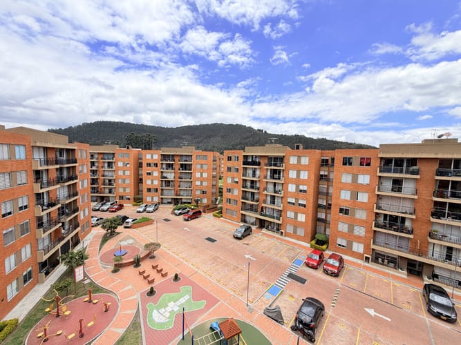 Apartamento de 3 alcobas en venta en Hacienda Casablanca El Molino, Madrid, 70 m² · foto 2 de 24