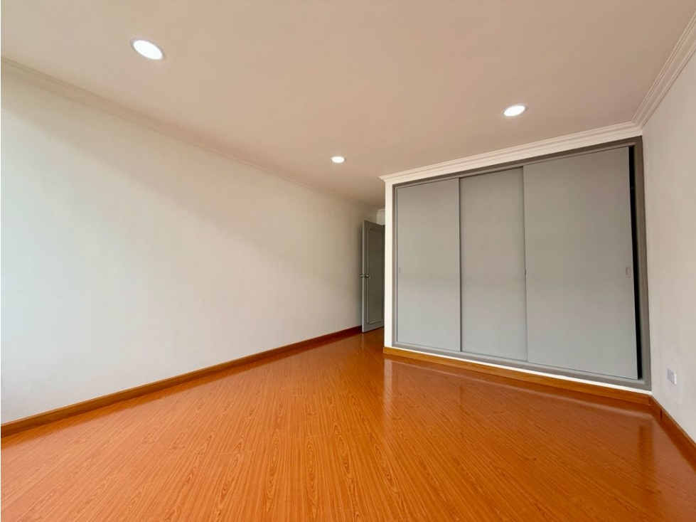 Apartamento en venta en Pontevedra, Bogotá · foto 8 de 17