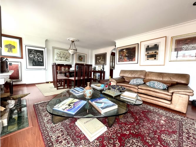 Apartamento de 3 alcobas en venta en Chicó Navarra, Bogotá, 165 m² · foto 2 de 19