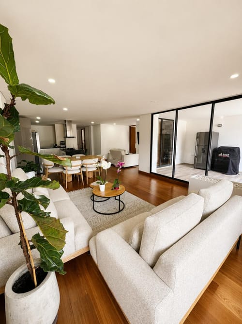 Apartamento de 2 alcobas en venta en Santa Barbara Occidental, Bogotá, 152 m² · foto 2 de 15