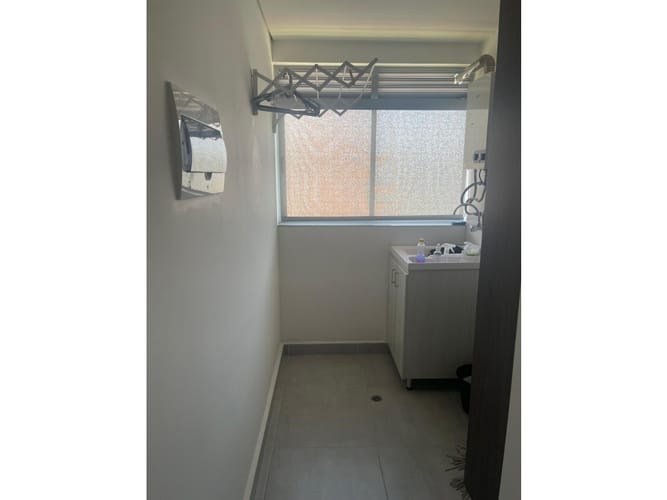 Apartamento de 2 alcobas en venta en El Poblado, Medellín, 73 m² · foto 2 de 6