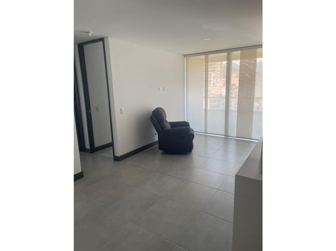 Apartamento de 2 alcobas en venta en El Poblado, Medellín, 73 m² · foto 4 de 6