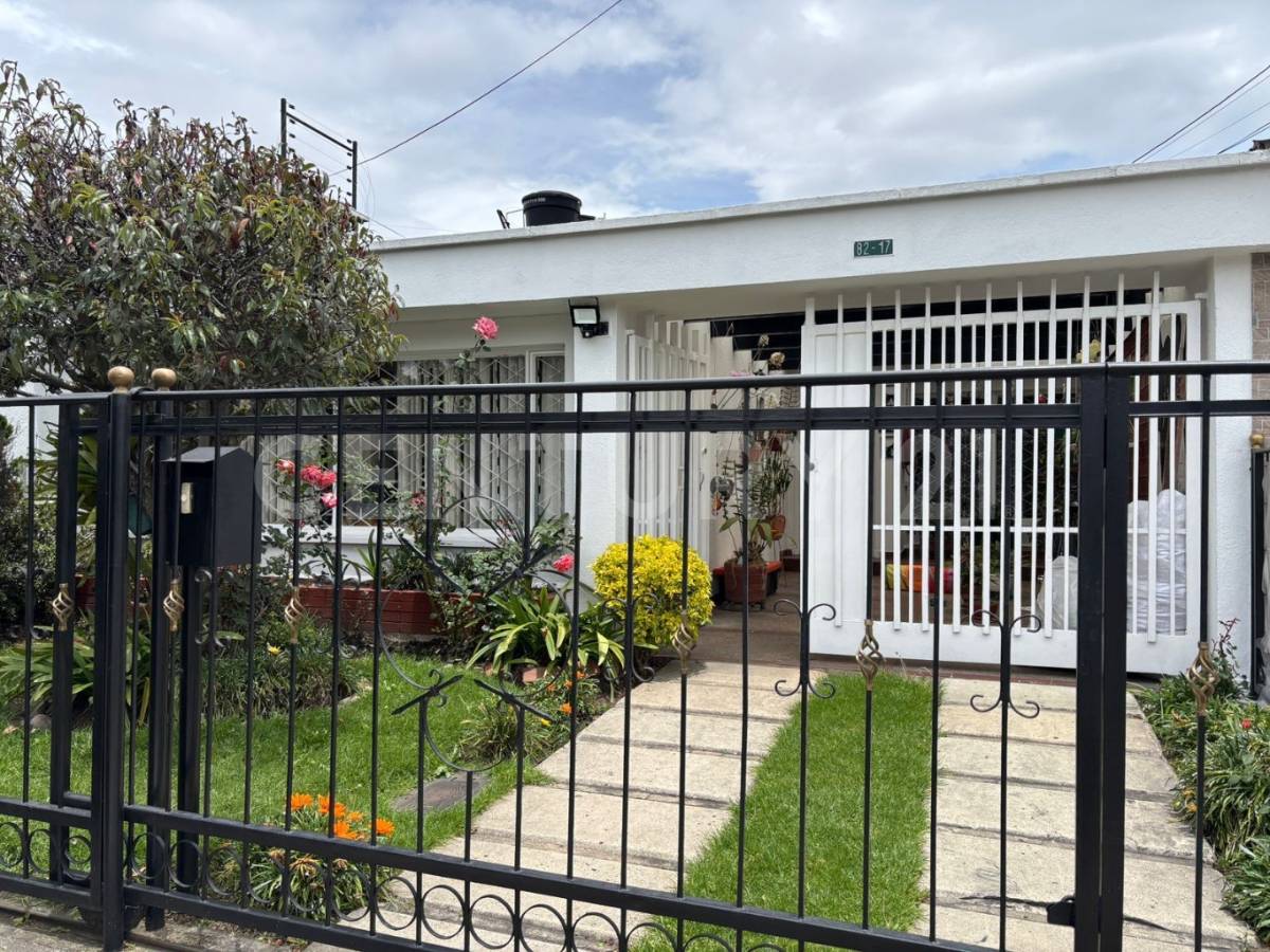 Casa en venta en Modelia, Bogotá · foto 2 de 20