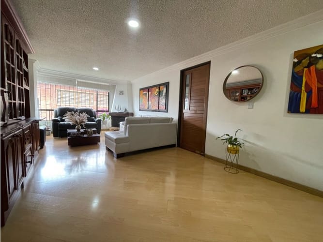 Apartamento de 3 alcobas en venta en Pontevedra, Bogotá, 86 m² · foto 2 de 20