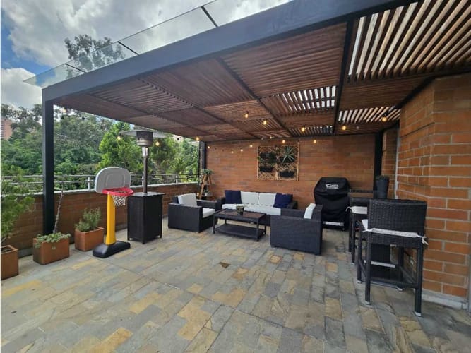 Apartamento de 3 alcobas en venta en El Tesoro, Medellín, 210 m² · foto 3 de 17