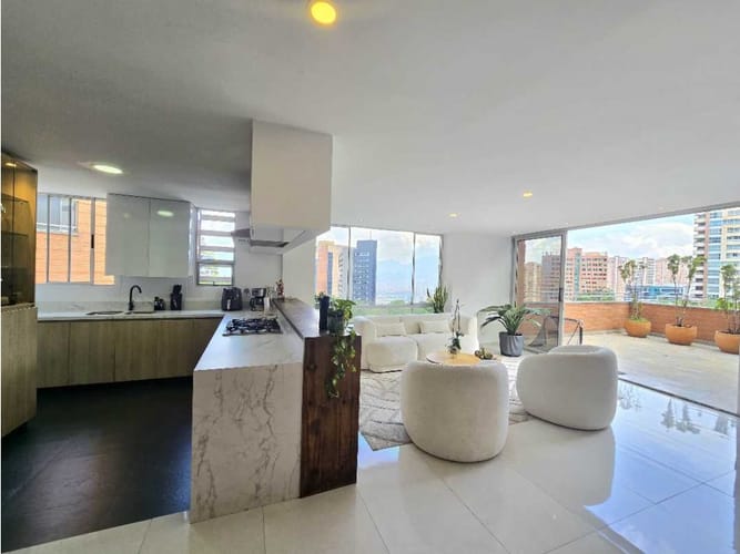 Apartamento de 3 alcobas en venta en El Tesoro, Medellín, 210 m² · foto 5 de 17