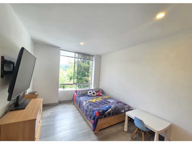 Apartamento de 3 alcobas en venta en El Tesoro, Medellín, 210 m² · foto 9 de 17
