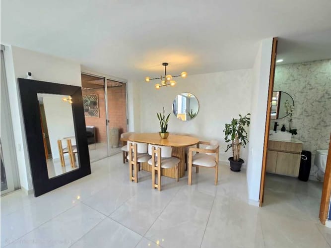Apartamento de 3 alcobas en venta en El Tesoro, Medellín, 210 m² · foto 13 de 17