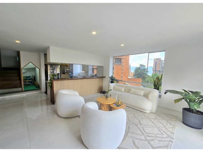 Apartamento de 3 alcobas en venta en El Tesoro, Medellín, 210 m² · foto 15 de 17