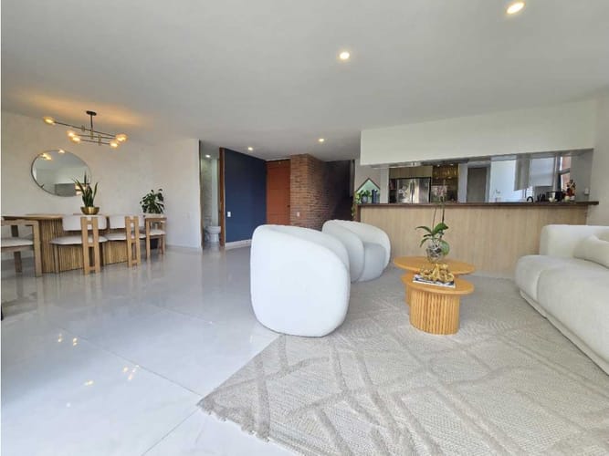 Apartamento de 3 alcobas en venta en El Tesoro, Medellín, 210 m² · foto 16 de 17