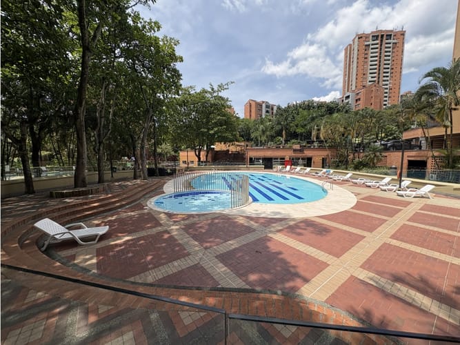 Apartamento de 3 alcobas en arriendo en Urbanizacion Villa Linda, Medellín, 115 m² · foto 18 de 22
