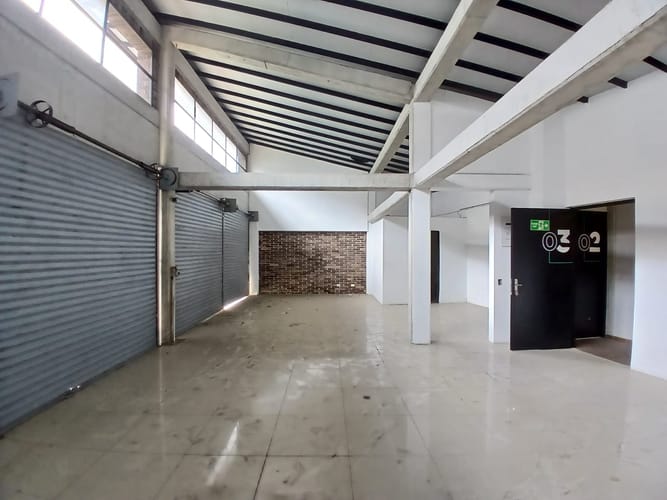 Local en arriendo en San Gabriel, Itagüí, 304 m² · foto 2 de 10